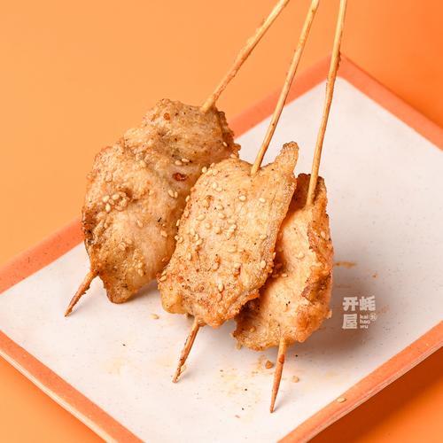 翁艳,公司经营范围包括:一般项目:餐饮管理;企业管理;酒店